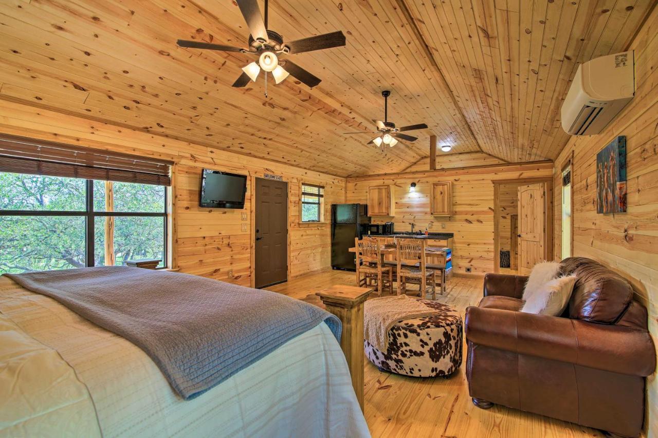 Rustic-Chic Country Cabin - 10 Mi To Main Street! Фредеріксбург Екстер'єр фото