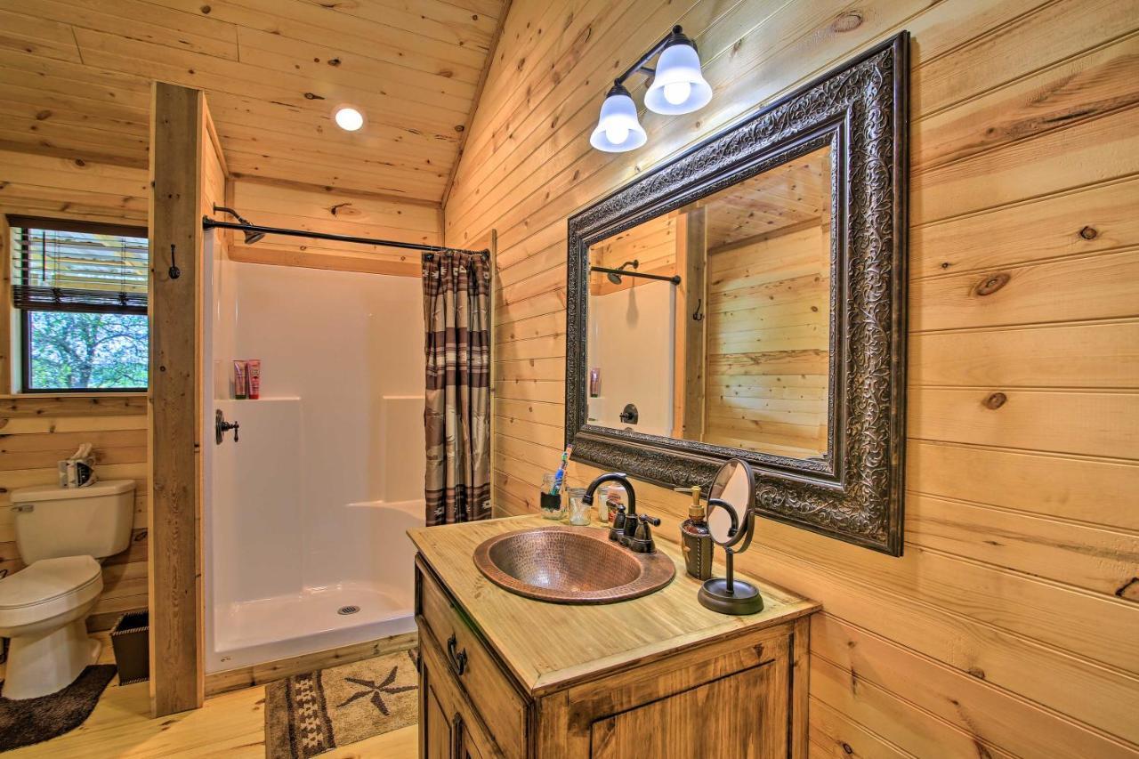 Rustic-Chic Country Cabin - 10 Mi To Main Street! Фредеріксбург Екстер'єр фото